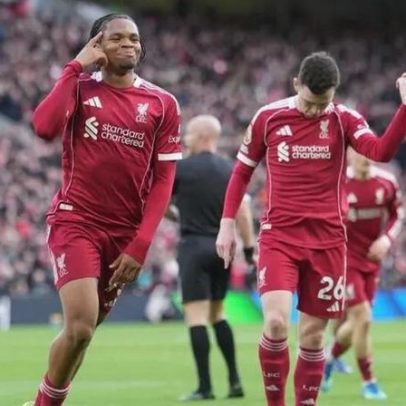 Rio Ngumoha torna-se o mais jovem a marcar pelo Liverpool em Anfield