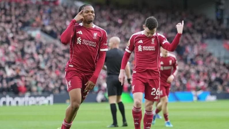 Rio Ngumoha torna-se o mais jovem a marcar pelo Liverpool em Anfield