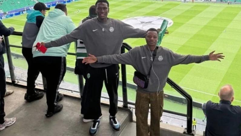 Sporting volta a recrutar talentos de África: dupla do Burkina Faso em Alcochete