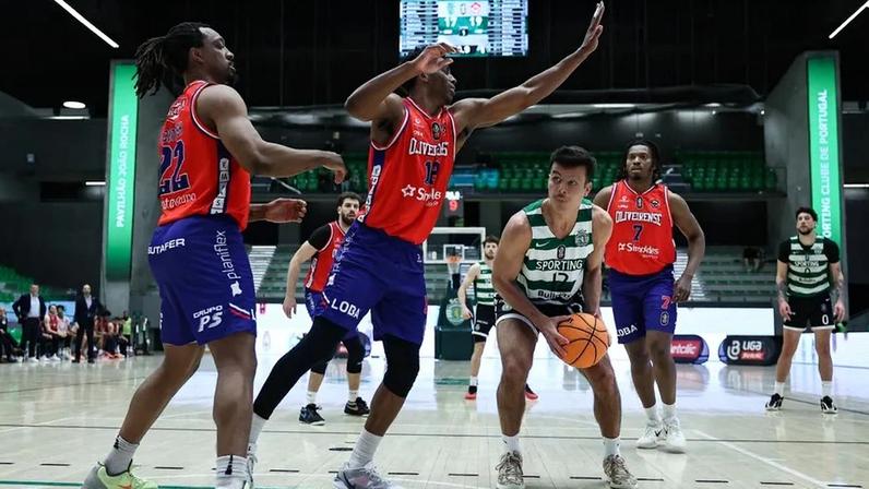 Sporting perde com a Oliveirense no Pavilhão João Rocha