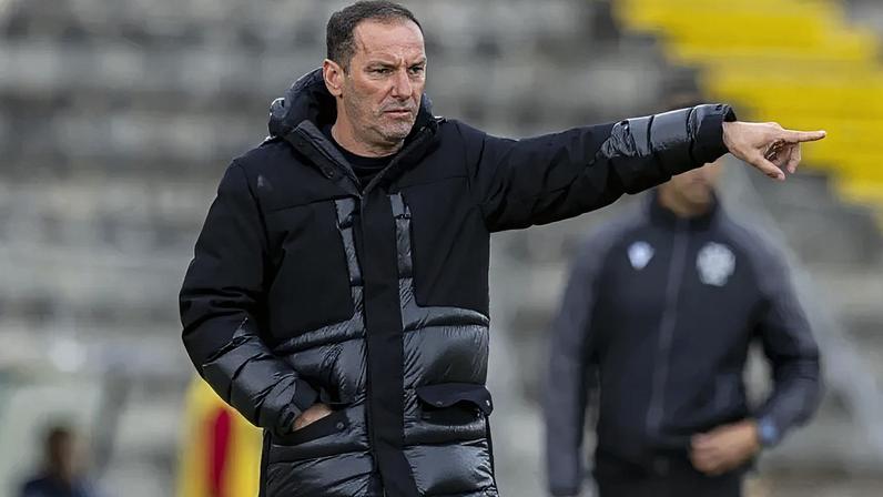 Petit admite que desde a chegada foi o pior jogo da equipa