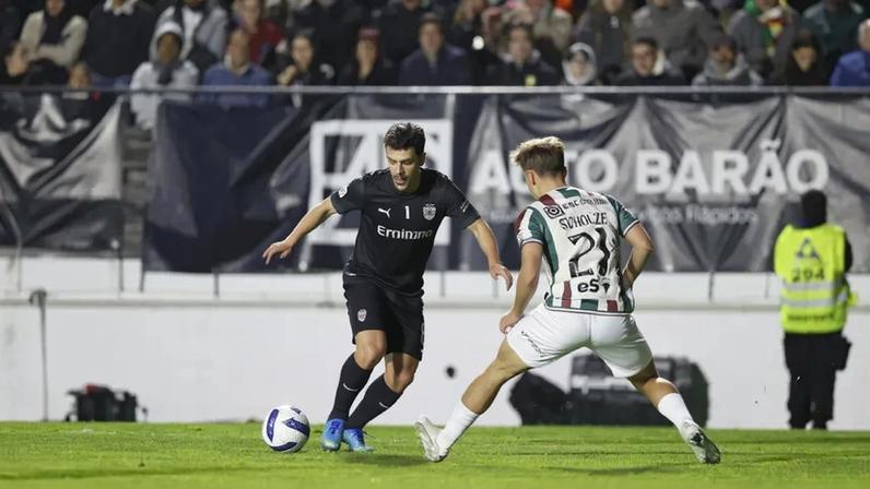 Alemão Max Scholze em duelo com Pote