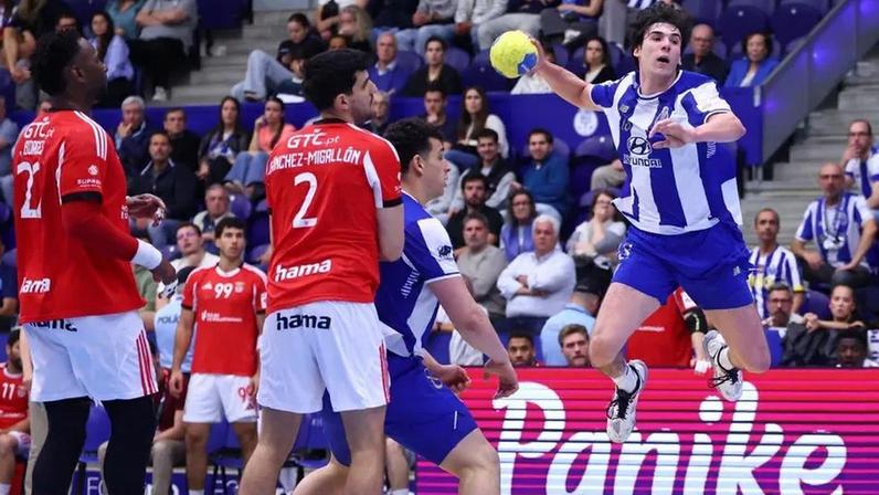 Porto vence Benfica 42-32 num duelo intenso