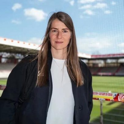 Marie-Louise Eta é a primeira mulher a treinar equipa na Bundesliga
