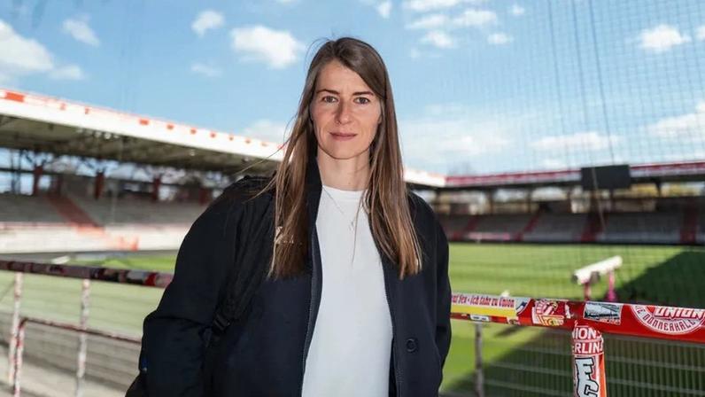 Marie-Louise Eta é a primeira mulher a treinar equipa na Bundesliga