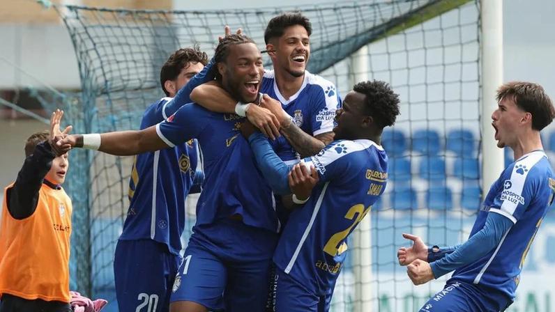 Jogadores do Feirense festejam vitória frente ao Vizela
