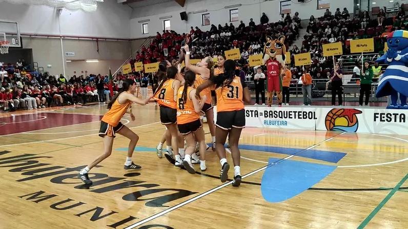 AB Lisboa celebra título nos sub-16 femininos