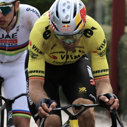 Van Aert vence Paris-Roubaix e impede Pogacar de fazer história