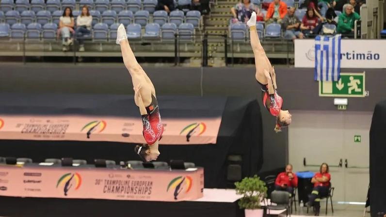 Catarina Nunes e Sofia Correia: vice-campeãs da Europa em trampolim sincronizado