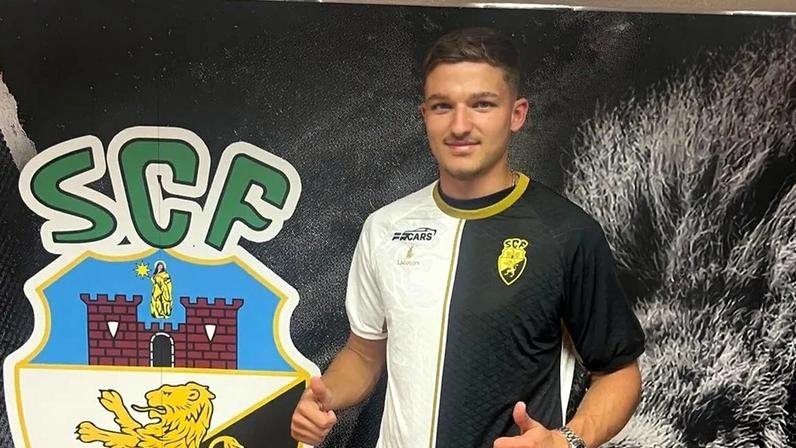 Leonardo Oliveira após a apresentação pelo Farense