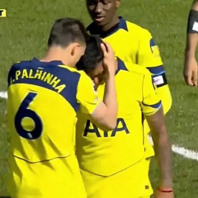 Romero deixa o relvado em lágrimas após choque com o guarda-redes do Tottenham