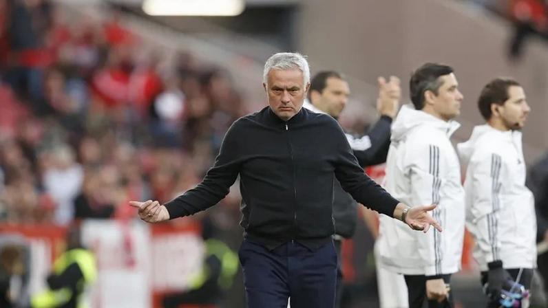 José Mourinho durante o Benfica-Nacional