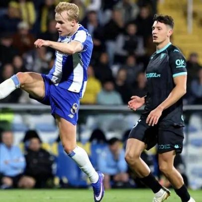 Froholdt foi o melhor em campo e premiou Pepê, elogiando-o