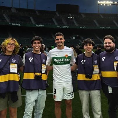 André Silva proporciona momento especial a seis jovens em Espanha