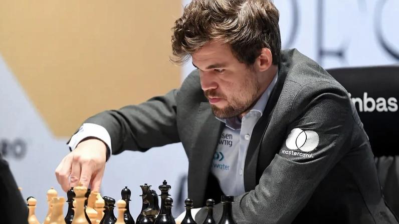 Klaebo e Haaland investem em circuito mundial de xadrez com Carlsen