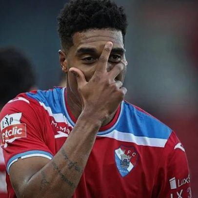 Murilo converteu o penálti para o Gil Vicente, mas o árbitro ordenou repetição