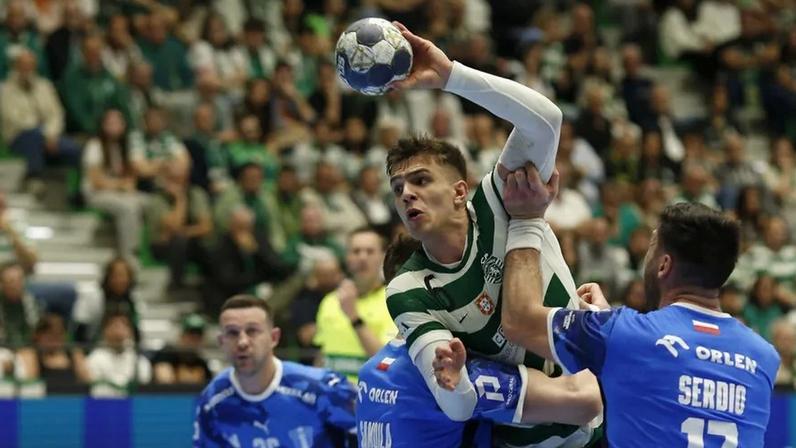 Kiko Costa no centro das atenções, com Flensburg interessado