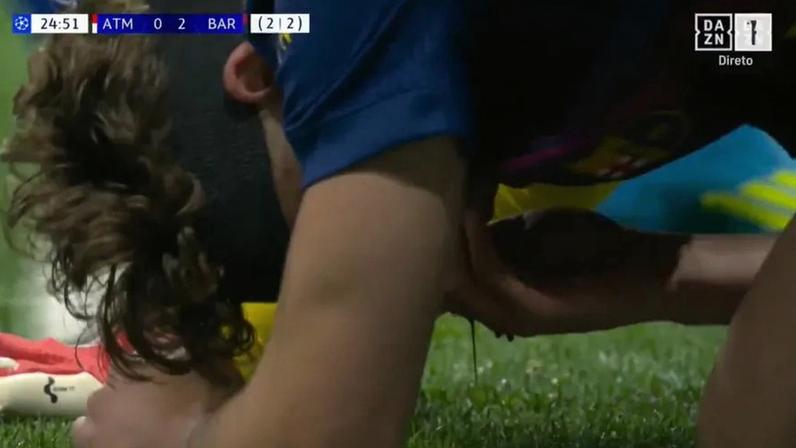 Fermín López sofreu forte sangramento nasal após choque