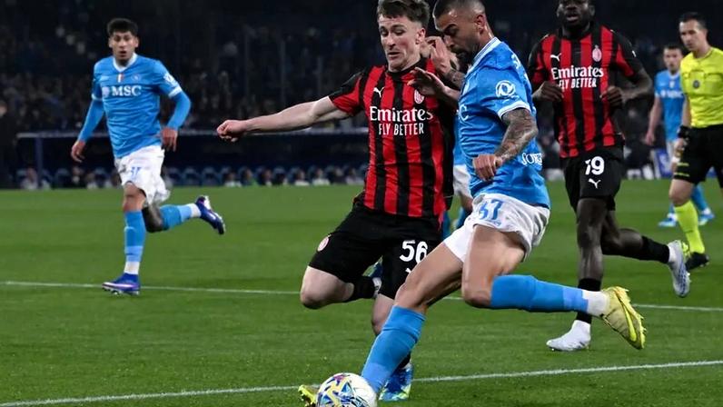 Spinazzola, lateral do Nápoles, está na mira do Milan para reforçar a equipa