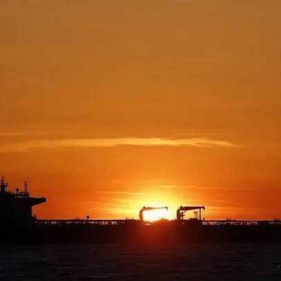 Governo dos EUA encerra suspensão de sanções ao petróleo iraniano