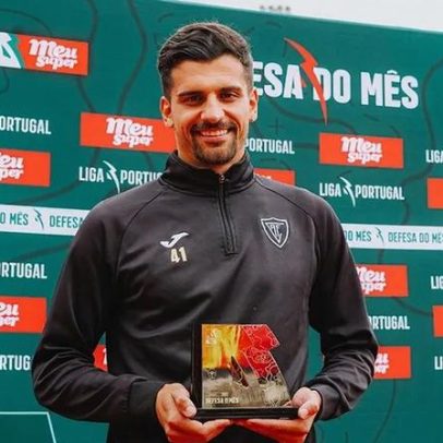 Anthony Correia recebe prémio de defesa do mês com motivação reforçada