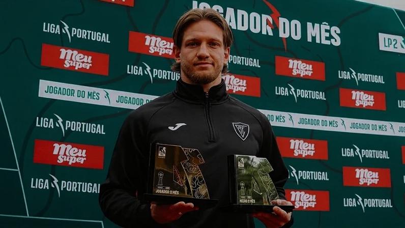 Futebolista recebe prémio de jogador do mês da Liga Portugal