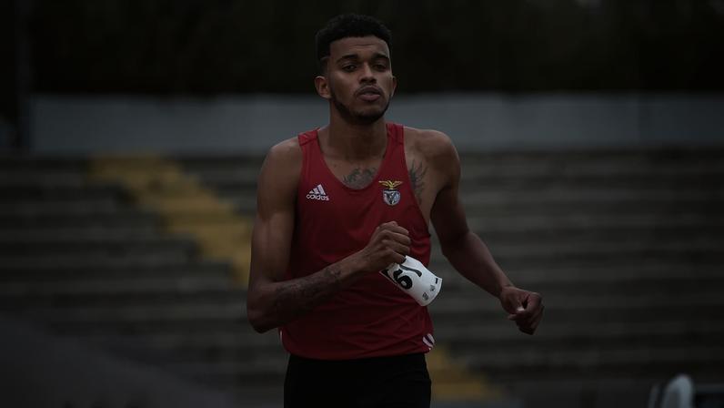 Etson Barros, atleta do Benfica