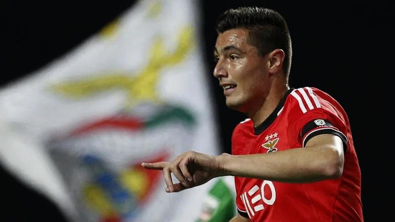 Benfica reage ao fim de carreira de Cardozo