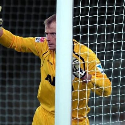 Ex-guarda-redes da Juventus e Arsenal morre em colisão com comboio