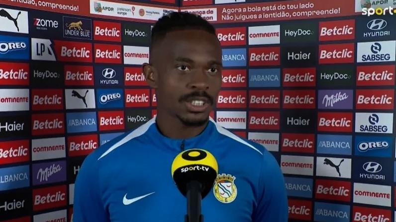 Alverca e Lincoln multados em 3.500 euros por atraso na entrevista relâmpago