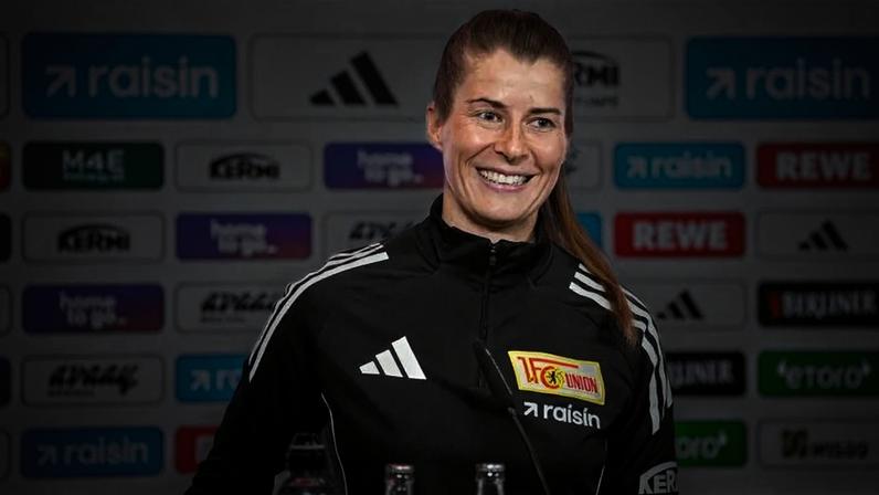 Treinadora do Union Berlin reage a insultos sexistas: expõe quem publica
