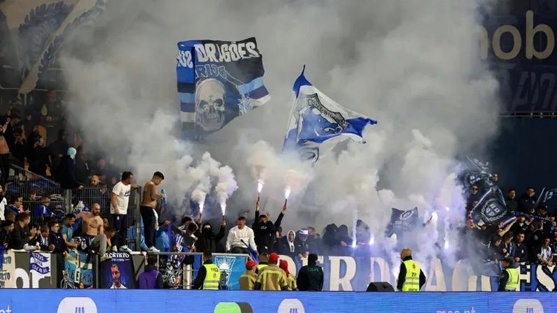 Estoril multado em 2.680 euros por atraso e pirotecnia de adeptos portistas