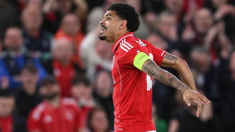 Morgan Gibbs-White festeja o golo apontado ao FC Porto