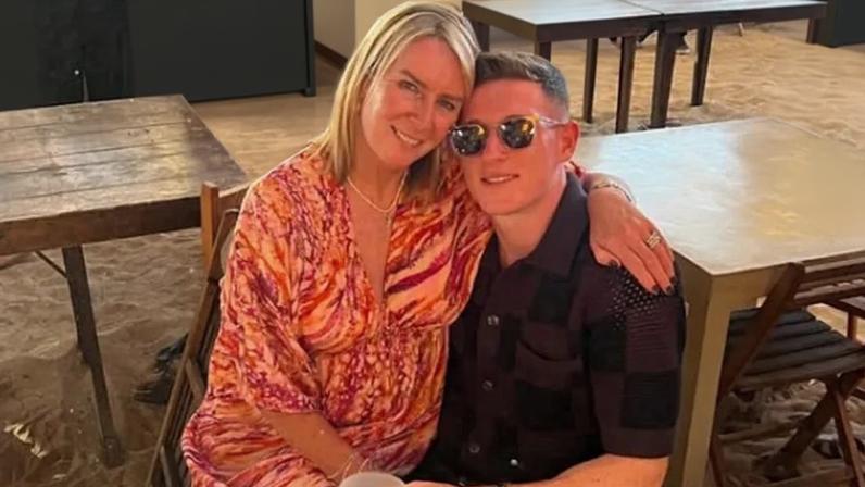 Elliot Anderson despede-se da mãe com mensagem emotiva