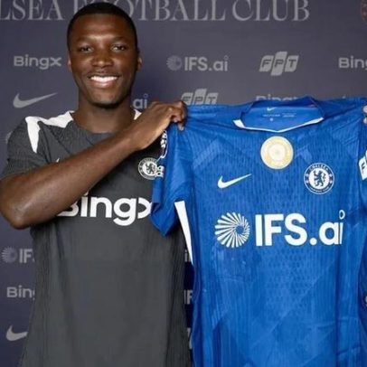Moisés Caicedo renova contrato com o Chelsea