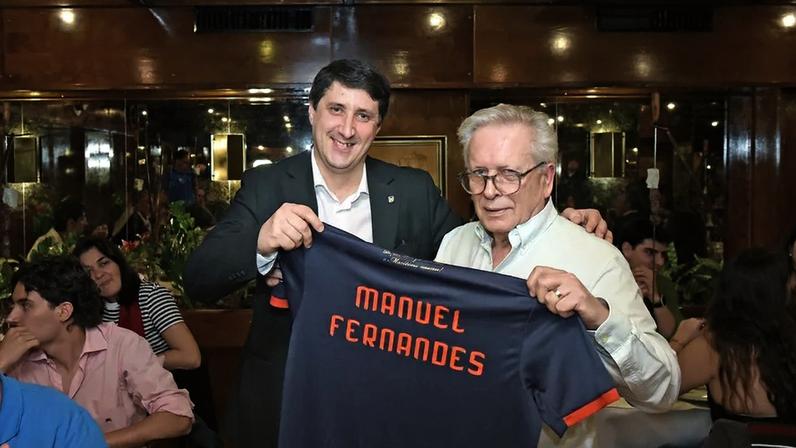 Adeptos do Marítimo celebram título centenário na véspera da subida possível