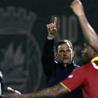 Silaidopoulos afirma que ter aproveitado oportunidades teria mudado o jogo