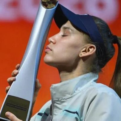 Elena Rybakina vence Estugarda ao derrotar Karolina Muchova