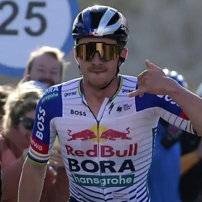 Evenepoel vence Amstel Gold Race no sprint frente a Skjelmose