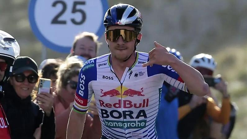 Evenepoel volta aos triunfos 2 meses depois