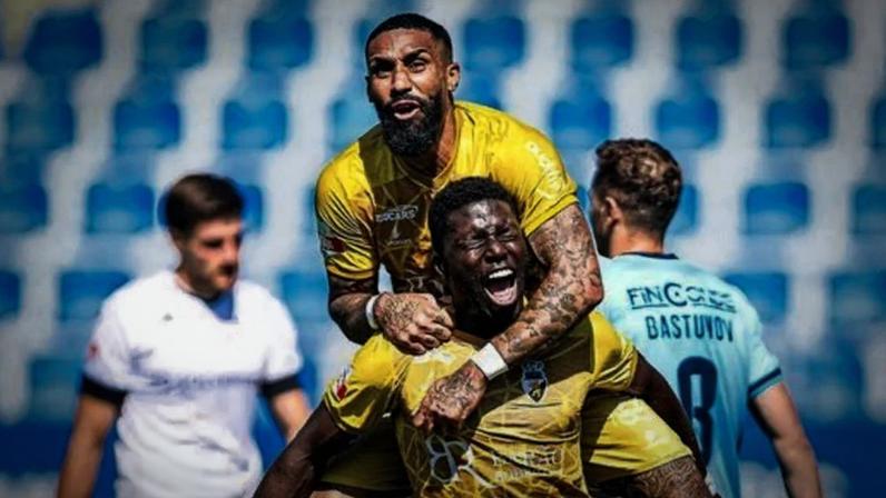 Farense vence Vizela por 2-0 e reforça luta pela permanência