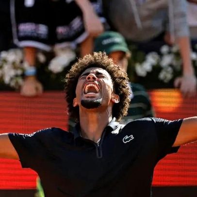 Arthur Fils vence ATP 500 de Barcelona após duelo com Rublev
