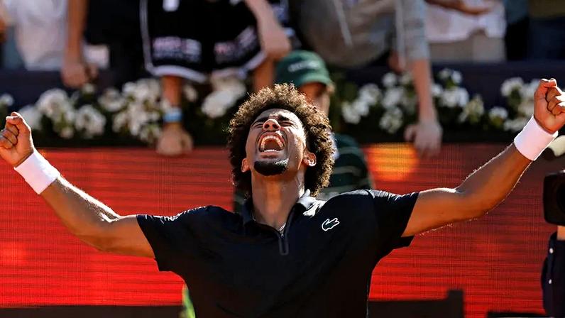 Arthur Fils celebra vitória