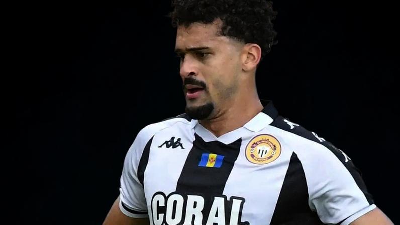 Léo Santos cumpriu castigo com o Alverca