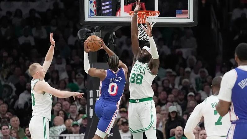 Neemias Queta soma 13 pontos e Celtics vencem Sixers