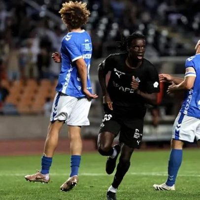 Académica vence Belenenses por 2-1 e fica no segundo lugar