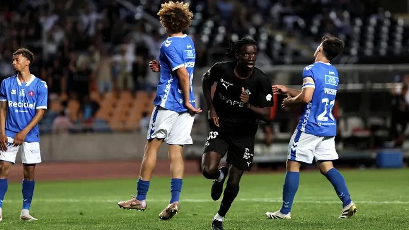 Académica vence Belenenses por 2-1 e fica no segundo lugar