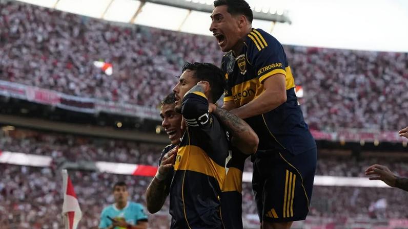 Boca Juniors celebra no estádio do River