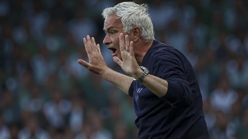 Mourinho levou o Benfica à vitória no dérbi