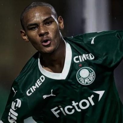 Rivais de Manchester entram na luta: jovem brasileiro deixa o futebol